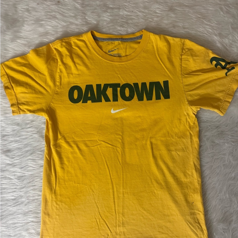 Nike OAKTOWN Yellow men’s Graphic Tee small